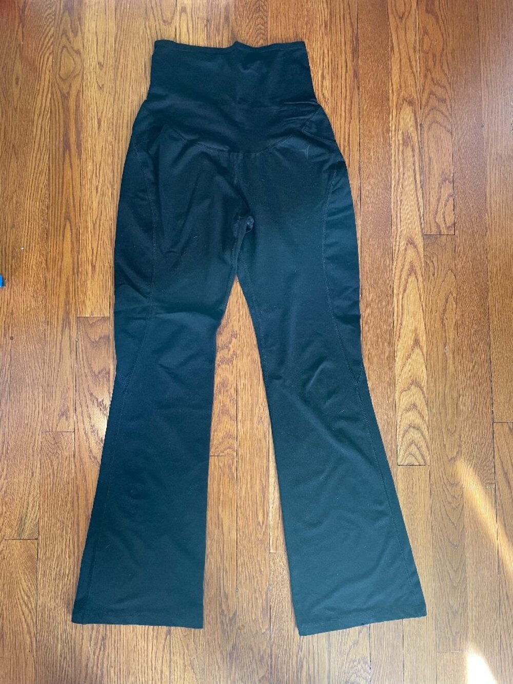 Old Navy flared maternity leggings, size small